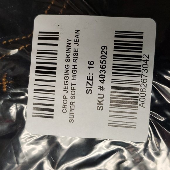 ❤️NWT VINTAGE TORRID CROP JEGGING JEANS - SUPER SOFT - 3 BUTTON WAIST PLUS SIZE - Picture 13 of 13
